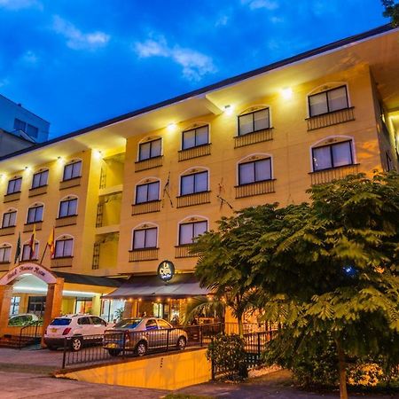 Hotel Pinares Plaza Перейра Екстер'єр фото