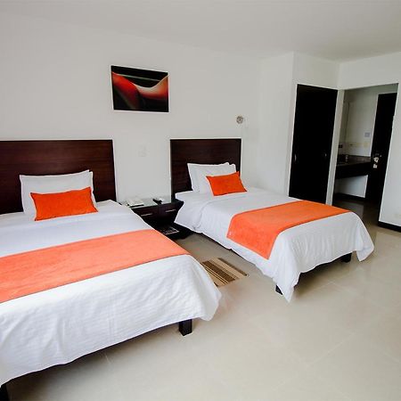 Hotel Pinares Plaza Перейра Екстер'єр фото