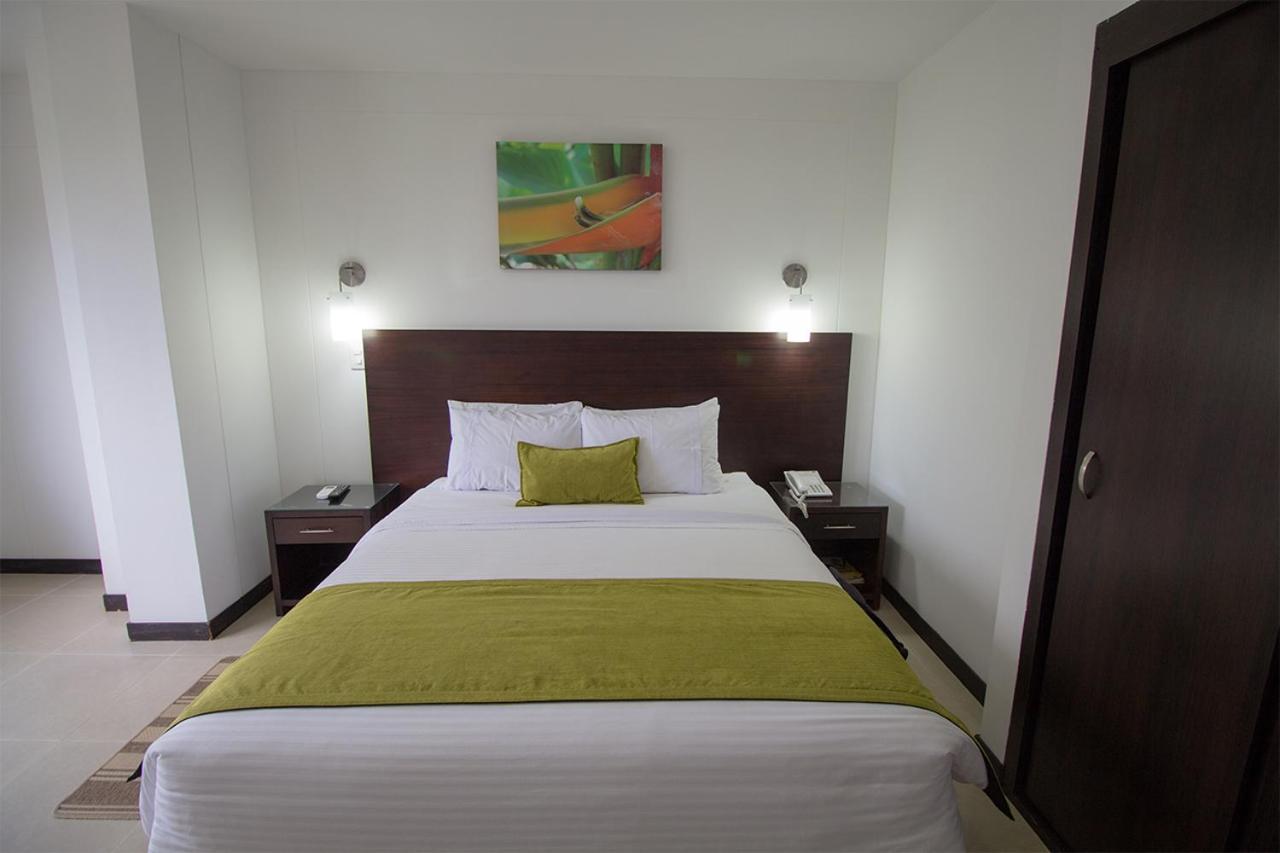 Hotel Pinares Plaza Перейра Екстер'єр фото