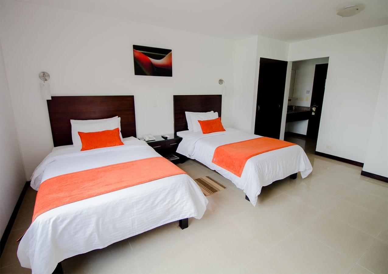 Hotel Pinares Plaza Перейра Екстер'єр фото