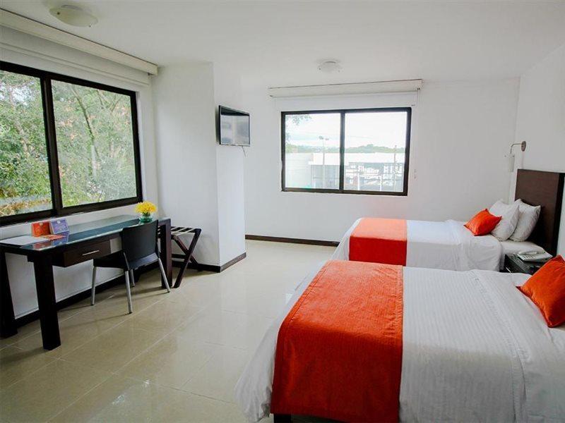 Hotel Pinares Plaza Перейра Екстер'єр фото