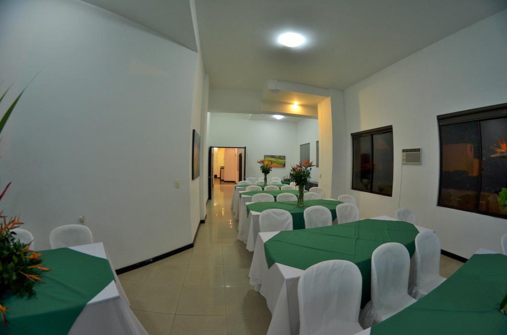 Hotel Pinares Plaza Перейра Екстер'єр фото