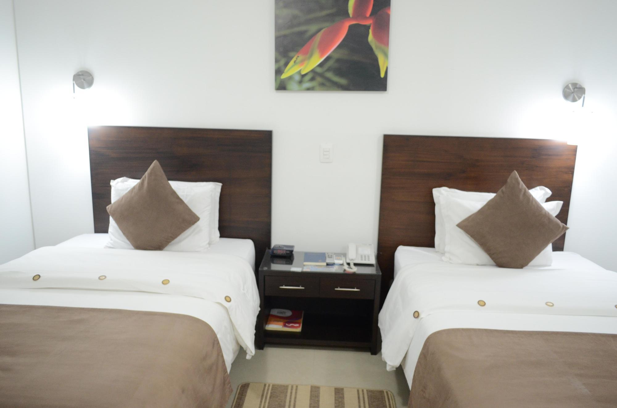 Hotel Pinares Plaza Перейра Екстер'єр фото
