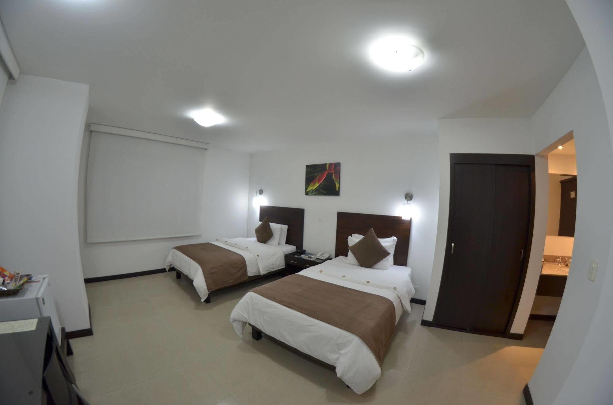 Hotel Pinares Plaza Перейра Екстер'єр фото