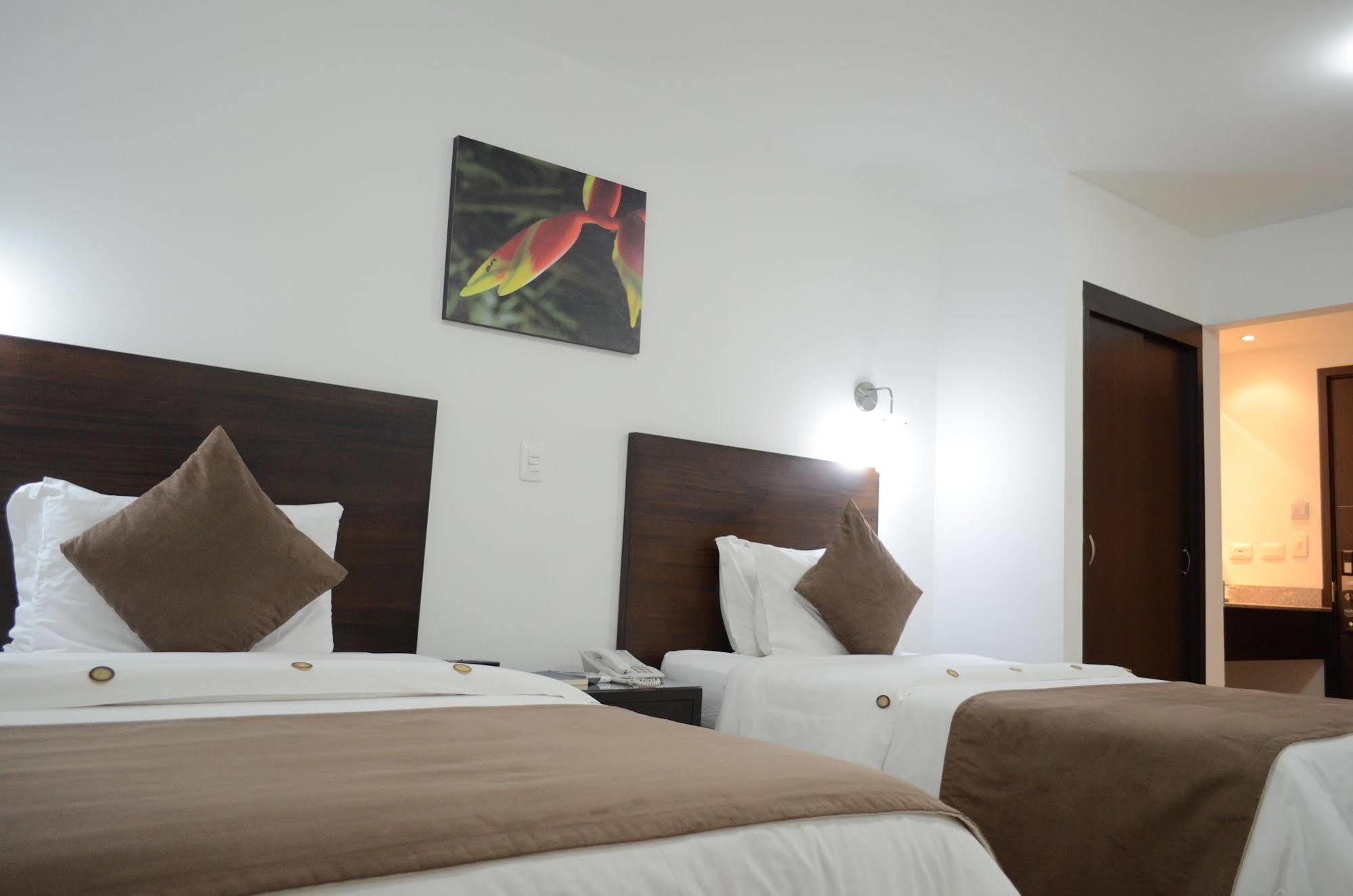 Hotel Pinares Plaza Перейра Екстер'єр фото