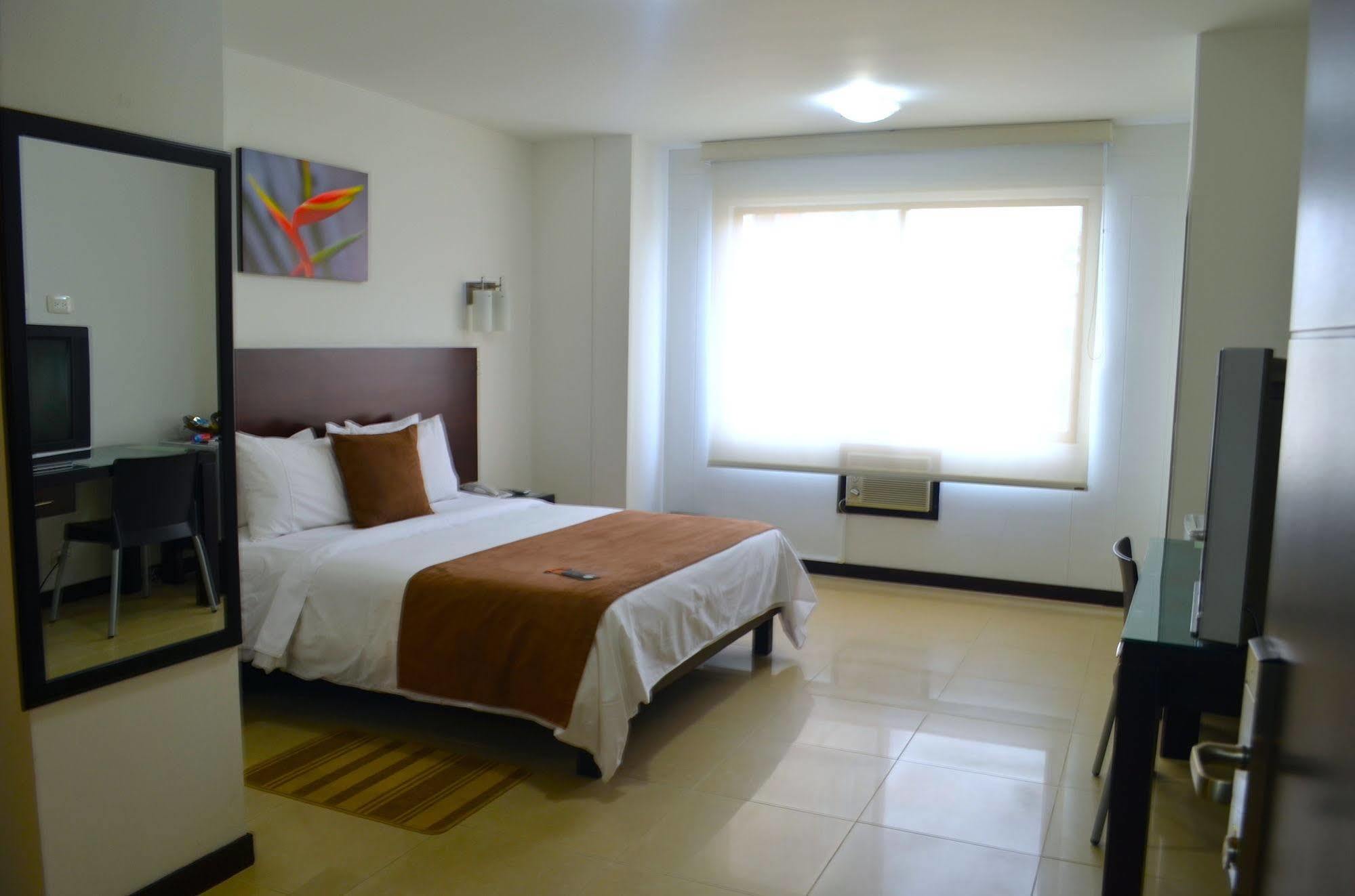 Hotel Pinares Plaza Перейра Екстер'єр фото
