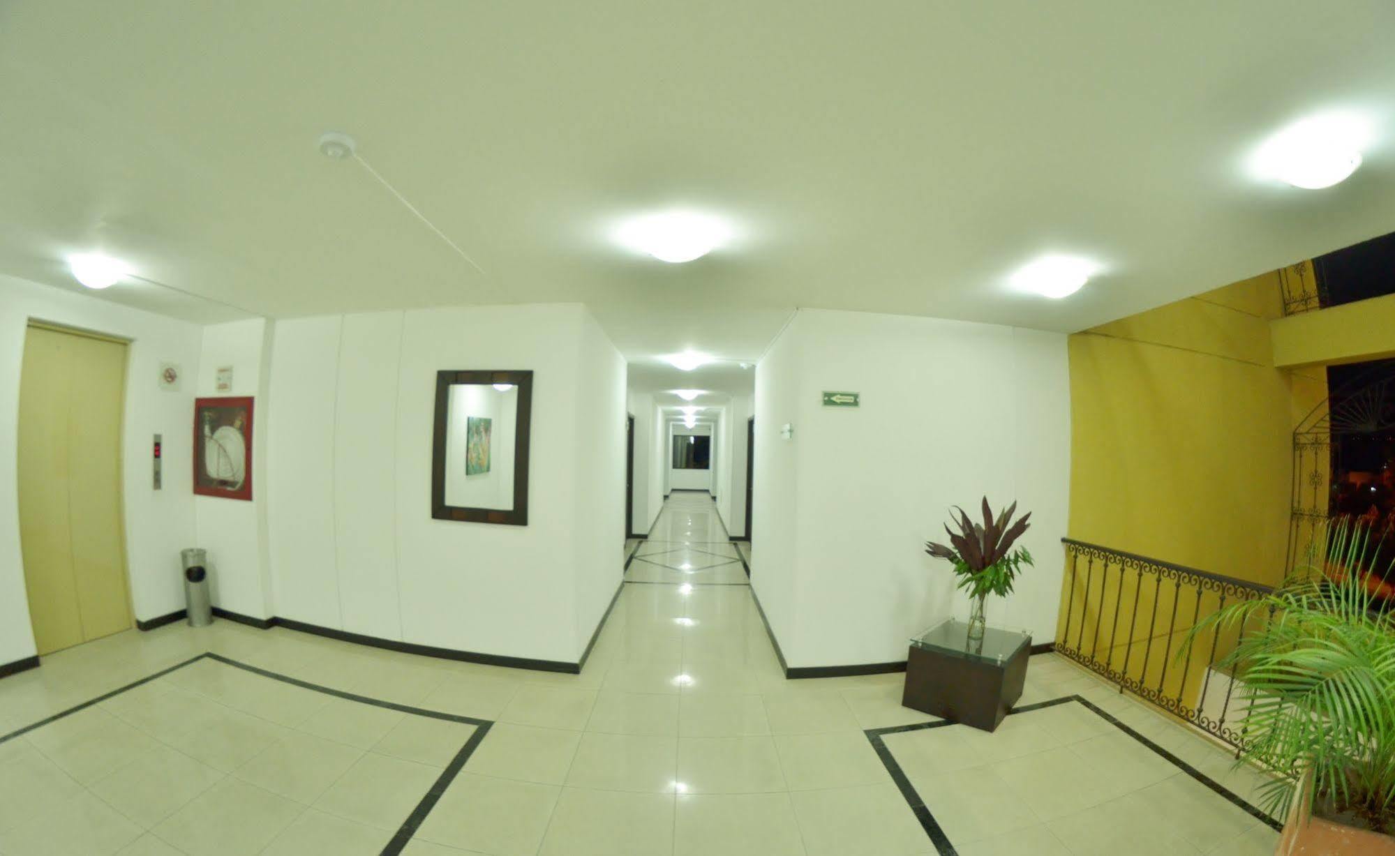 Hotel Pinares Plaza Перейра Екстер'єр фото